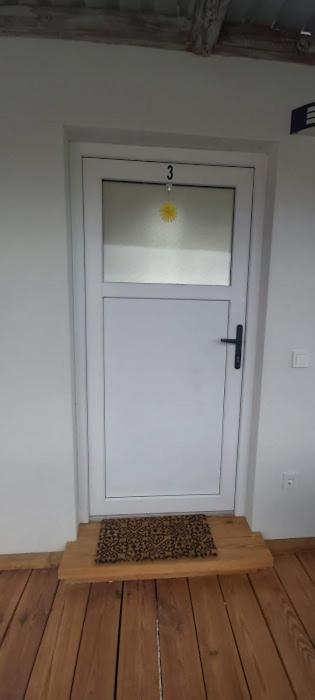Koller Apartmanhaz Sarvar Bagian luar foto