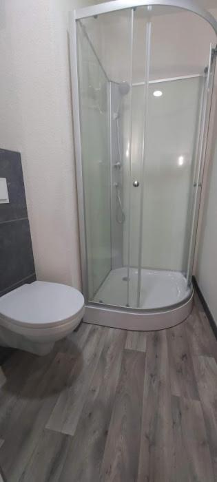 Koller Apartmanhaz Sarvar Bagian luar foto