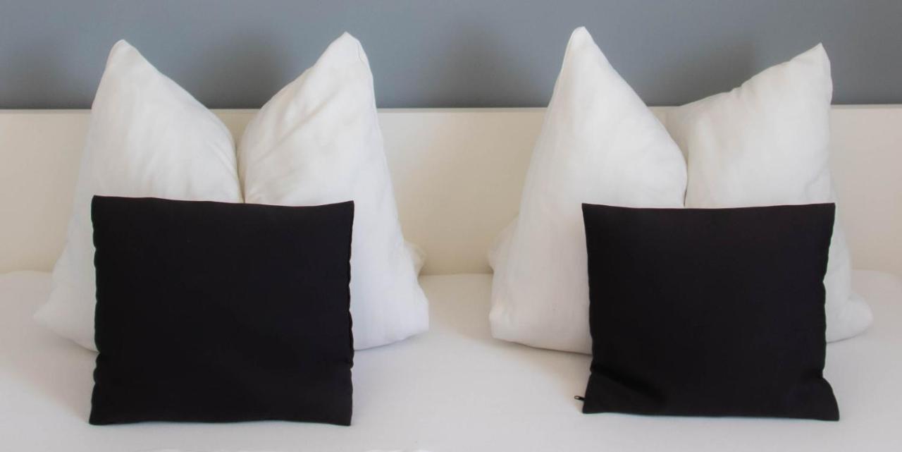 Koller Apartmanhaz Sarvar Bagian luar foto