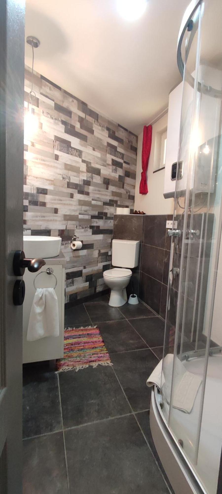 Koller Apartmanhaz Sarvar Bagian luar foto